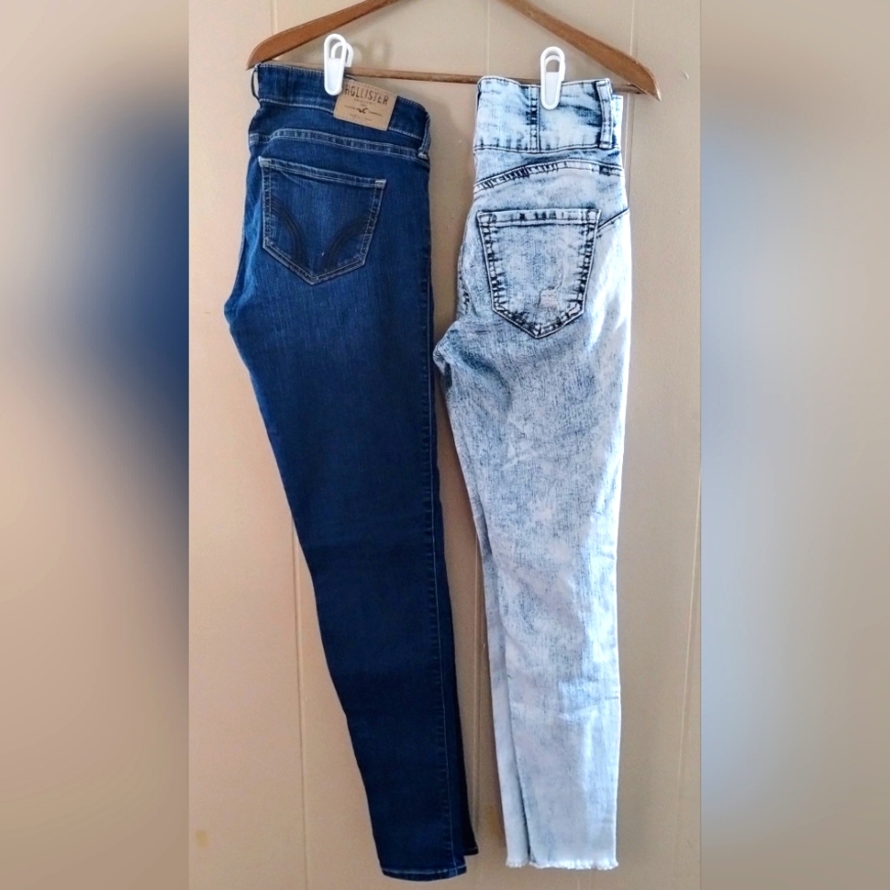 Bundle of two pairs size 3 jeans from Hollister and NOBO